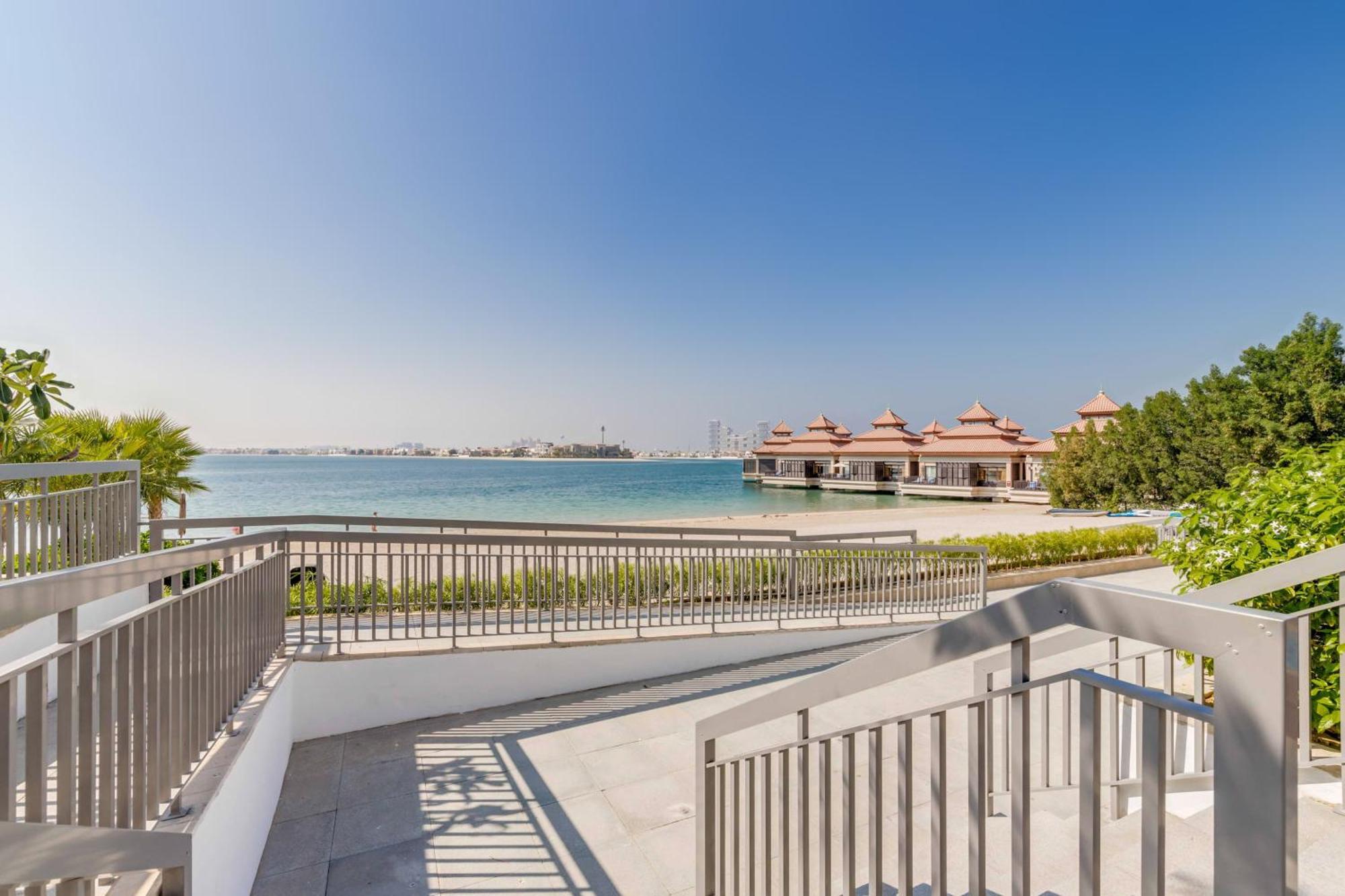 Luxury Azizi Mina Beachfront Apartments Dubái Exterior foto