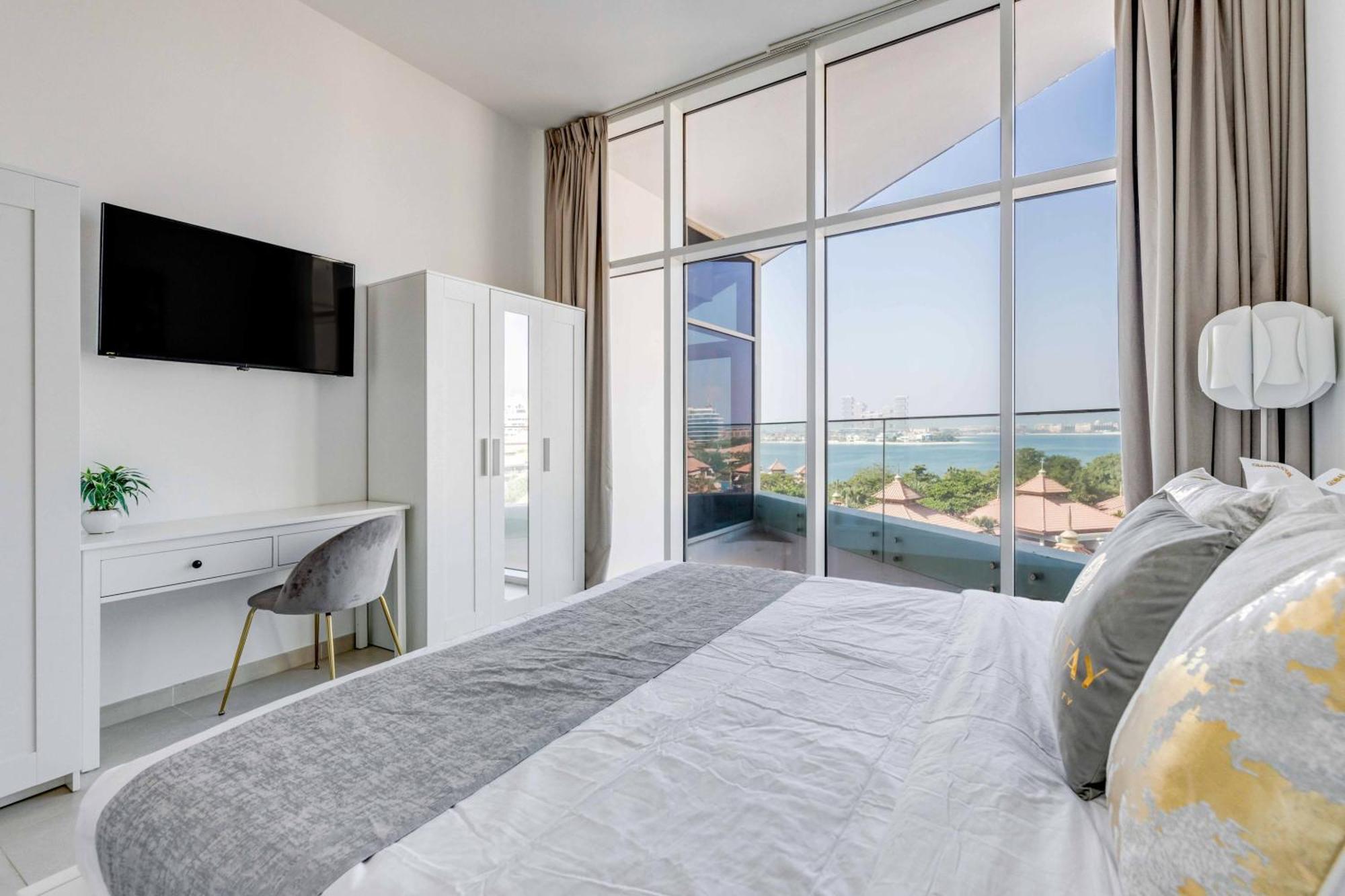 Luxury Azizi Mina Beachfront Apartments Dubái Exterior foto