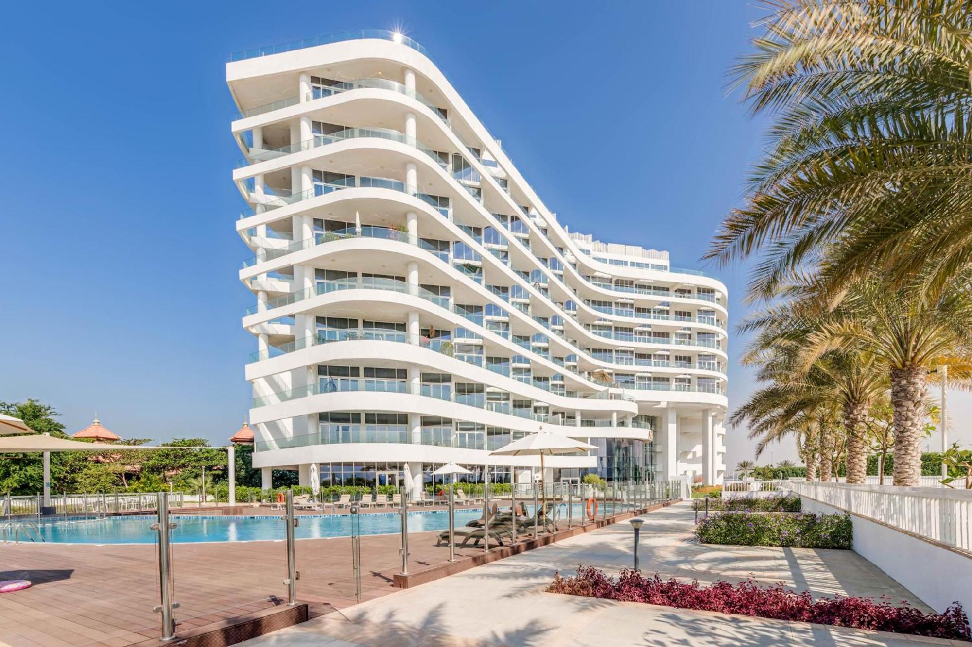 Luxury Azizi Mina Beachfront Apartments Dubái Exterior foto